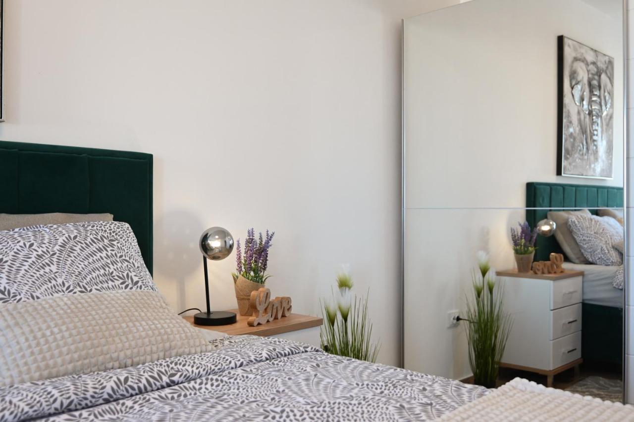 Apartman Nella With Sea Wiew Zadar Bagian luar foto